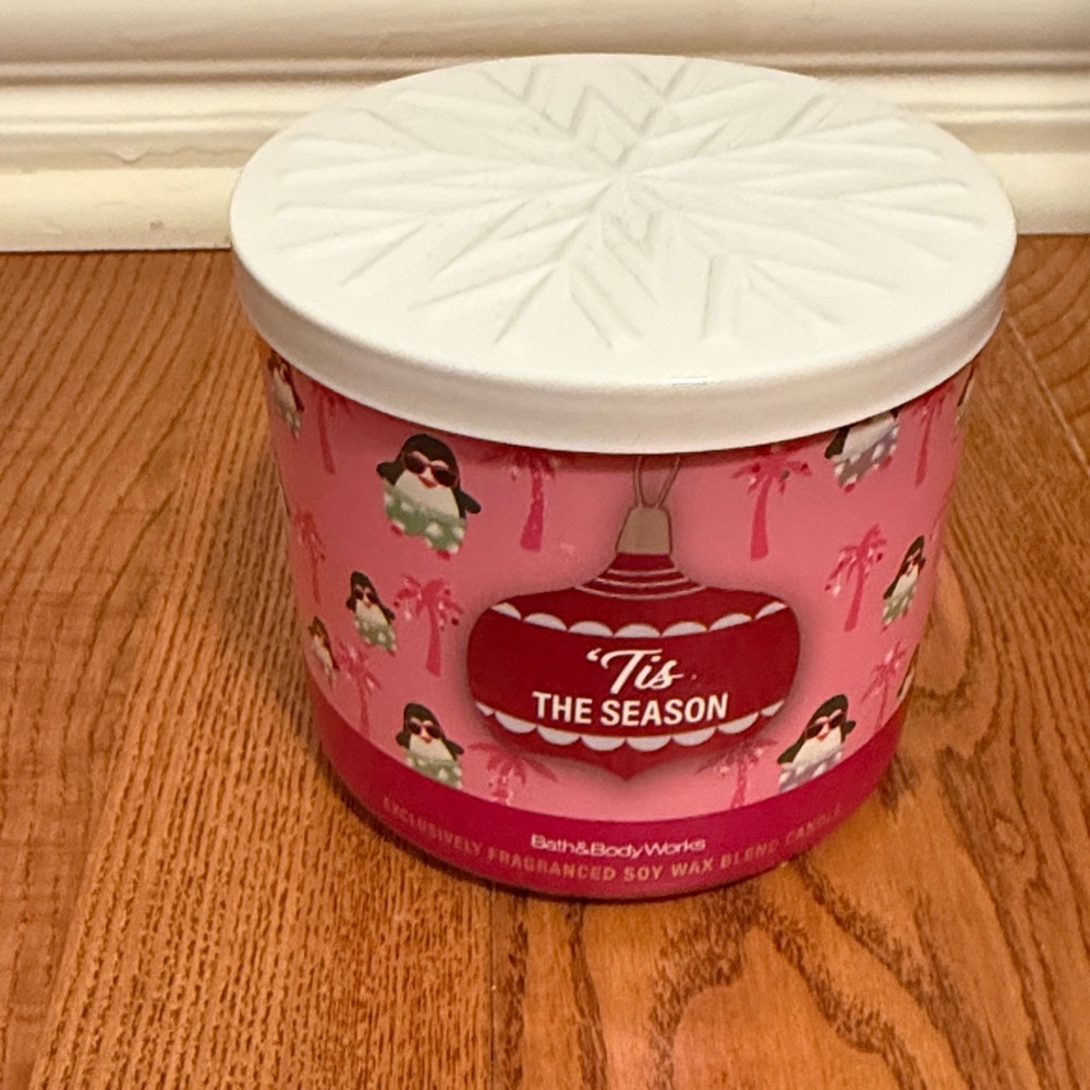 Bath & Body Works 'Tis The Season Candle - Pink and White